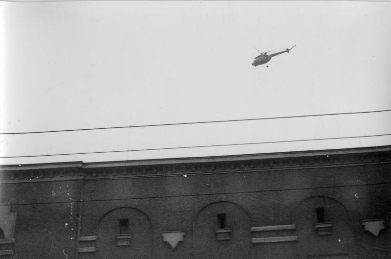 Helikopter nad budynkiem Wyższej Szkoły Morskiej (ob. Akademia Morska), 17.12.1970 r.