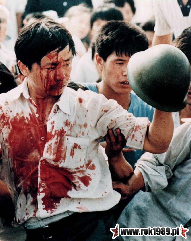 Masakra studentów na placu Tiananmen. Pekin 4 czerwca 1989 (Shunsuke Akatsuka/REUTERS/FORUM)