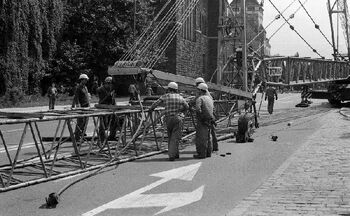 Podczas budowy pomnika Czerwca 56