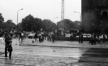 Skrzyżowanie ulic Św. Marcin i Aleje Niepodległości w dniu budowy pomnika Czerwca 56