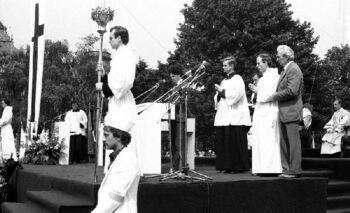 Msza święta na Placu Adama Mickiewicza w dniu odsłonięcia pomnika Czerwca 56