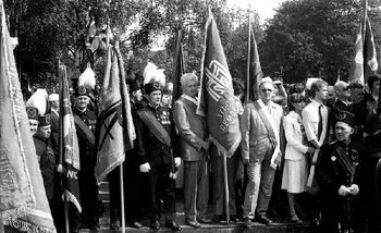 Poczty sztandarowe na Placu Adama Mickiewicza