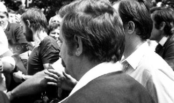 Lech Wałęsa podczas uroczystości odsłonięcia pomnika Czerwca 56