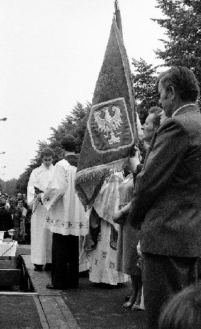 Msza w dniu odsłonięcia tablicy pamiątkowej przed ZNTK