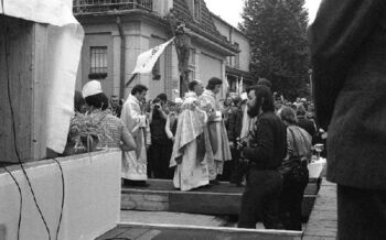 Msza w dniu odsłonięcia tablicy pamiątkowej przed ZNTK