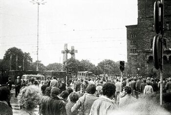 Niezależna manifestacja na skrzyżowaniu ulic Św. Marcin (Czerwonej Armii) i al. Niepodległości (al. Stalingradzka) upamiętniająca rocznicę Poznańskiego Czerwca 1956