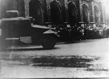 Armatka wodna przed Collegium Novum 13-03-1968 r.