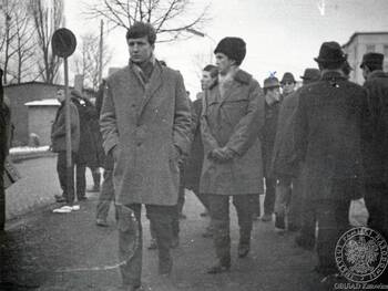 Zdjęcie uczestników manifestacji studentów Politechniki Śląskiej w Gliwicach w dniach 11 i 12-03-1968 r.