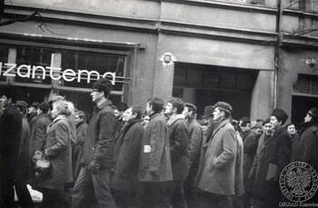Zdjęcie uczestników manifestacji studentów Politechniki Śląskiej w Gliwicach w dniu 12-03-1968 r.