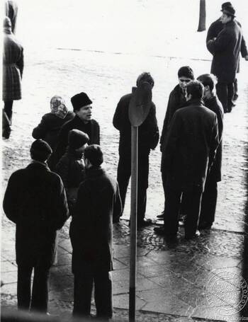 Zdjęcie uczestników manifestacji studentów Politechniki Śląskiej w Gliwicach w dniach 11 i 12-03-1968 r.