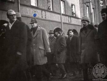 Gliwice, Rynek, zdjęcie uczestników manifestacji studenckiej z dnia 11-03-1968 r.