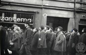 Zdjęcie uczestników manifestacji studentów Politechniki Śląskiej w Gliwicach w dniu 11-03-1968 r.