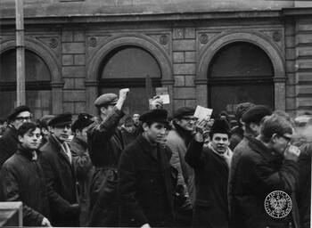 Zdjęcia operacyjne SB, Marzec 1968 r. w Warszawie, Krakowskie Przedmieście