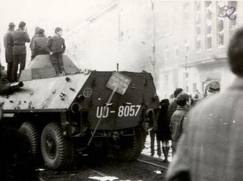 Żołnierze nie reagowali na działania demonstrantów. 17.12.1970 r.