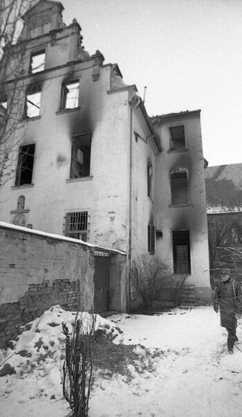 Wypalony gmach KW PZPR przy Wałach Jagiellońskich, po 15.12.1970 r.