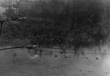 Demonstrujący robotnicy na ul. Hucisko, niedaleko KM MO, 15.12.1970 r.