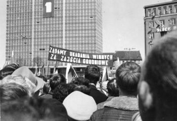 Pochód 1 Maja na ulicach Gdańska, Podwale Grodzkie, róg Wałów Piastowskich, 01.05.1971 r.
