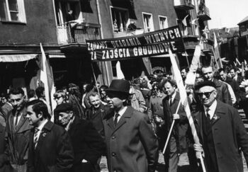 Pochód 1 Maja na ulicach Gdańska, ul. Pańska, 01.05.1971 r.