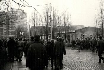 Stoczniowcy opuszczający Stocznię Gdańską im. Lenina przez bramę nr 2, 14.12.1970 r.