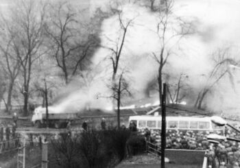 Płonąca ciężarówka na Podwalu Grodzkim, widok z ul. 3 Maja, 15.12.1970 r.