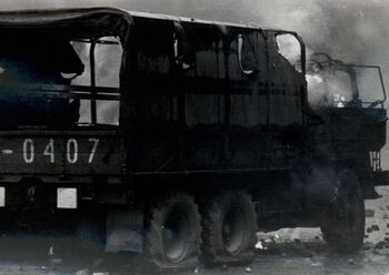 Płonąca ciężarówka, prawdopodobnie na Podwalu Grodzkim, 15.12.1970 r.