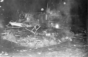 Spalony wóz strażacki przy składzie choinek na ul. Rajskiej, 14.12.1970 r.