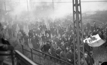 Blokada wojskowa na skrzyżowaniu ulic: Czerwonych Kosynierów (ob. Morska), Podjazd i Śląskiej, 17.12.1970 r.