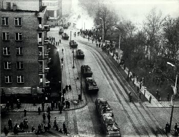 Czołgi i transportery opancerzone w rejonie al. Wyzwolenia w Szczecinie