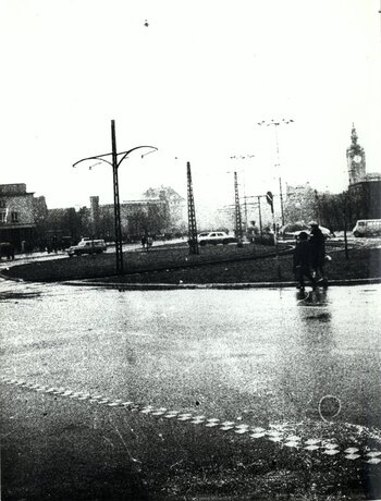 Tzw. Węzeł Piastowski przed budynkiem Dworca PKP w Gdańsku, 14 lub 15 grudnia 1970 r.