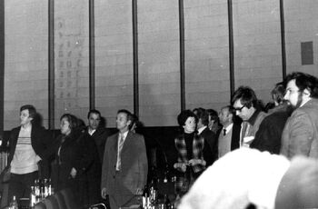 Sala obrad WRN w Bydgoszczy 19.03.1981 r., Jan Rulewski podczas rozmowy z dowódcą oddziału MO