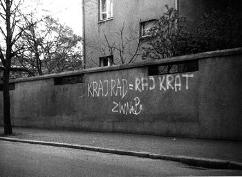 Napis na ul. Kasprowicza w Bydgoszczy wiosną 1981 r.