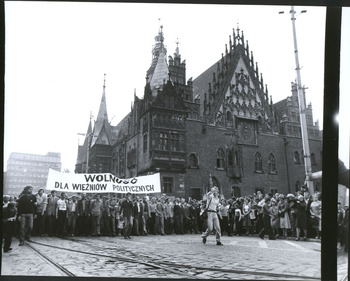 Marsz „Uwolnić więźniów politycznych” 25 V 1981 – DŻS, ZNiO, fot. T. Drankowski