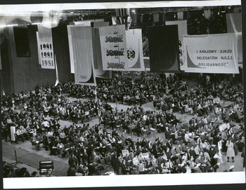 Sala obrad w dniu rozpoczęcia II tury I Krajowego Zjazdu 26 IX 1981 – DŻS, ZNiO, fot. T. Drankowski