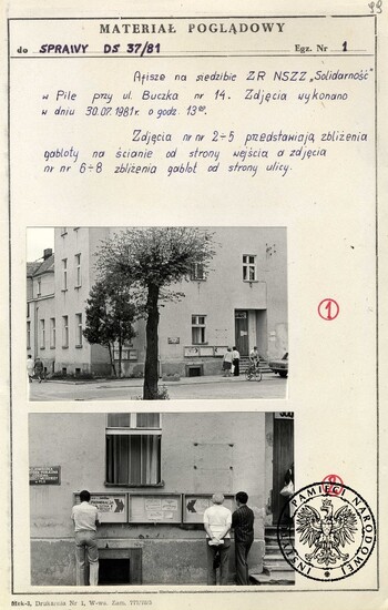 Budynek ZR NSZZ Solidarność w Pile, tablica poglądowa z fotografiami wykonanymi przez SB