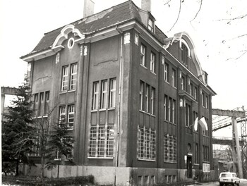 Budynek Dyrekcji Stoczni im. Adolfa Warskiego w Szczecinie, sierpień 1980 r. - zdj. Zbigniew Wróblewski