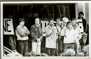 Wiec i manifestacja studentów WSP i Politechniki Świętokrzyskiej (NZS) z udziałem A. Gwiazdy, maj 1989 (ze zbiorów Janusza Kozy) #1