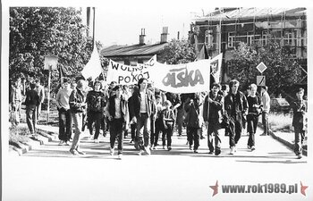 Wiec i manifestacja studentów WSP i Politechniki Świętokrzyskiej (NZS) z udziałem A. Gwiazdy, maj 1989 (ze zbiorów Janusza Kozy) #5