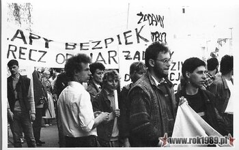 Wiec i manifestacja studentów WSP i Politechniki Świętokrzyskiej (NZS) z udziałem A. Gwiazdy, maj 1989 (ze zbiorów Janusza Kozy) #6