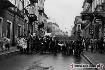Heppening – 1 kwietnia 1989 w Kielcach, organizatorem była prawdopodobnie Pomarańczowa Alternatywa (ze zbiorów Michała Sieradzana) #3