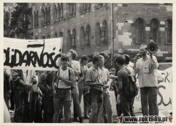 Zdjęcie z manifestacji z 22.06.1989 r. na ul. Św. Marcina w Poznaniu #3