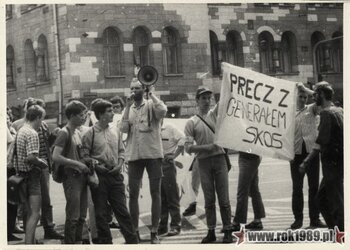 Zdjęcie z manifestacji z 22.06.1989 r. na ul. Św. Marcina w Poznaniu #4