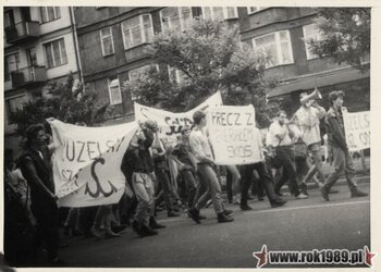 Zdjęcie z manifestacji z 22.06.1989 r. na ul. Św. Marcina w Poznaniu #6