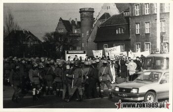 Zdjęcie z manifestacji z 08.03.1989 r. na ul. Św. Marcina w Poznaniu #3