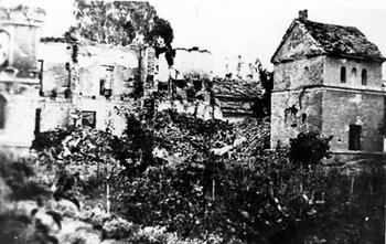Ruiny Szpitala Wszystkich Świętych w Wieluniu po zbombardowaniu go przez lotnictwo hitlerowskie w dniu 1 września 1939 r.