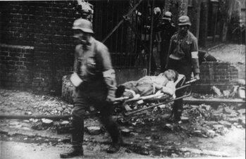 Ewakuacja rannych żołnierzy niemieckich
