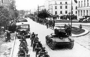 Parada niemieckich i sowieckich żołnierzy w Brześciu Litewskim