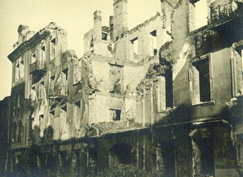Zniszczone domy przy ul. Zamoyskiego.
