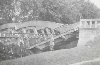 Zburzone mosty kolejowe po działaniach wojennych we wrześniu 1939 r. w Kościanie