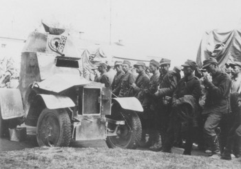 Polscy jeńcy w Kielcach przed odtransportowaniem do obozów jenieckich