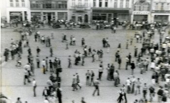 Zamieszki przy Pomniku Walki i Męczeństwa Ziemi Bydgoskiej na rynku miasta w Bydgoszczy w 1982 r.